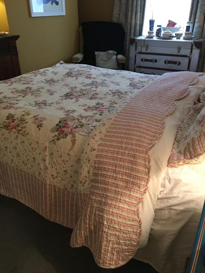 Wynberg House Bed & Breakfast Суонзи Екстериор снимка