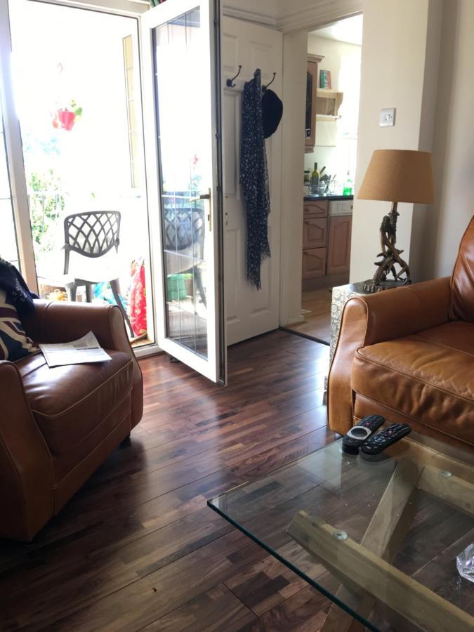Wynberg House Bed & Breakfast Суонзи Екстериор снимка