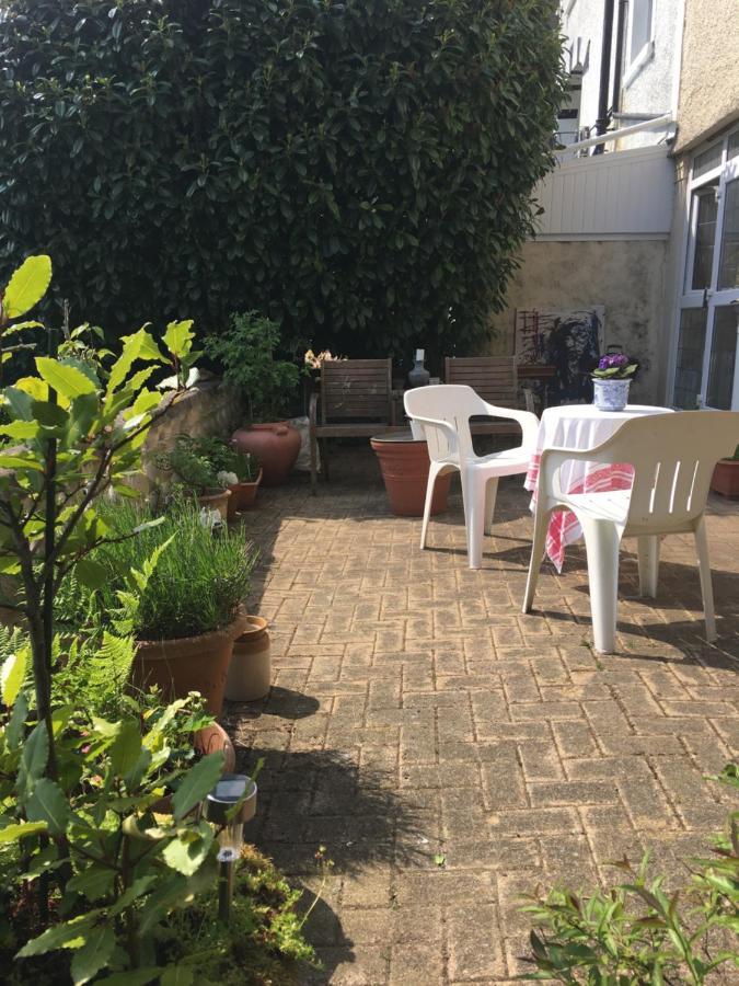 Wynberg House Bed & Breakfast Суонзи Екстериор снимка