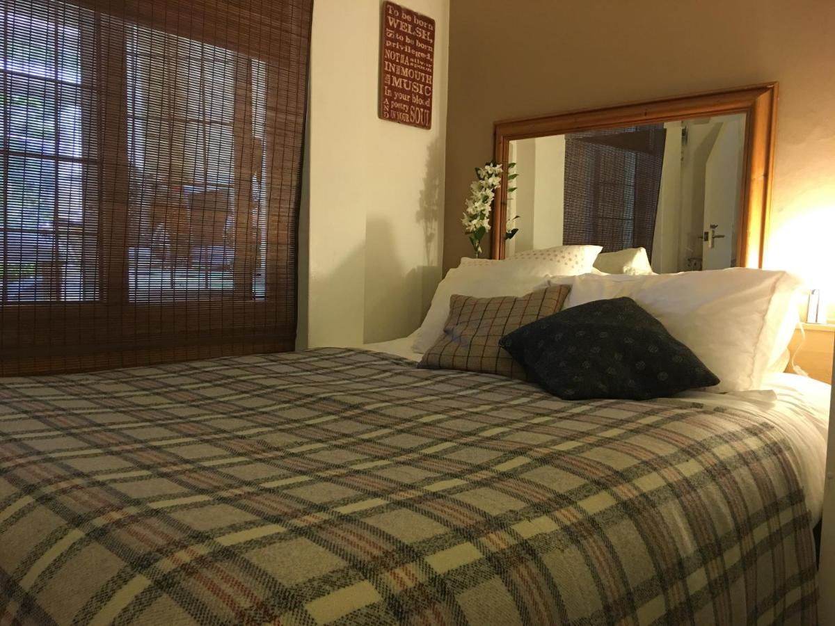 Wynberg House Bed & Breakfast Суонзи Екстериор снимка