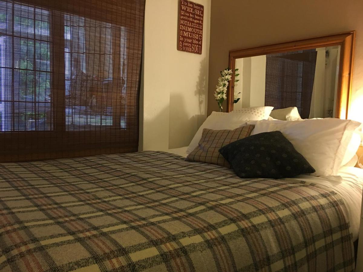 Wynberg House Bed & Breakfast Суонзи Екстериор снимка