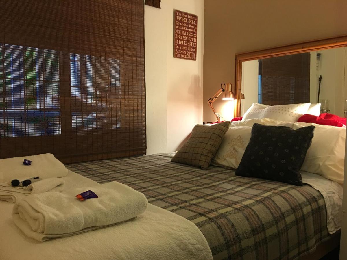 Wynberg House Bed & Breakfast Суонзи Екстериор снимка
