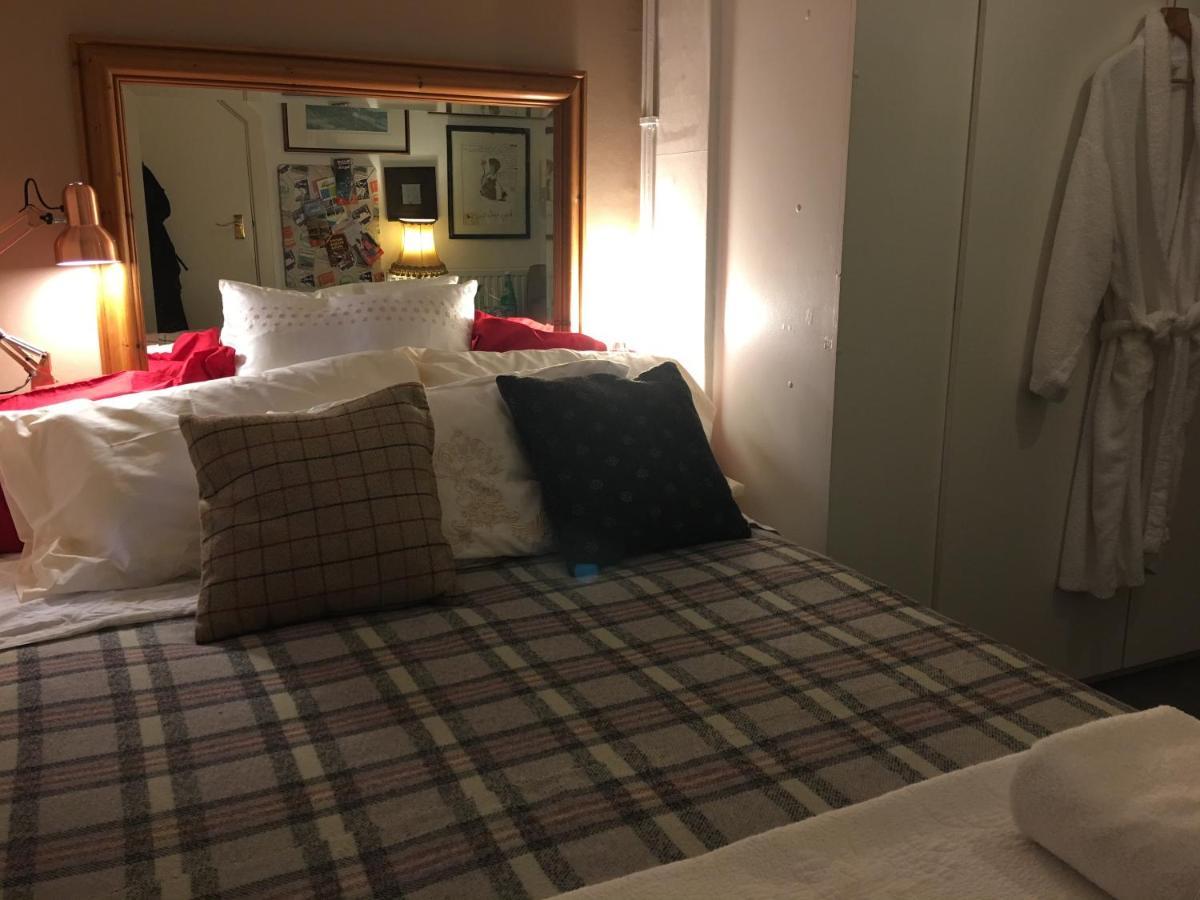 Wynberg House Bed & Breakfast Суонзи Екстериор снимка