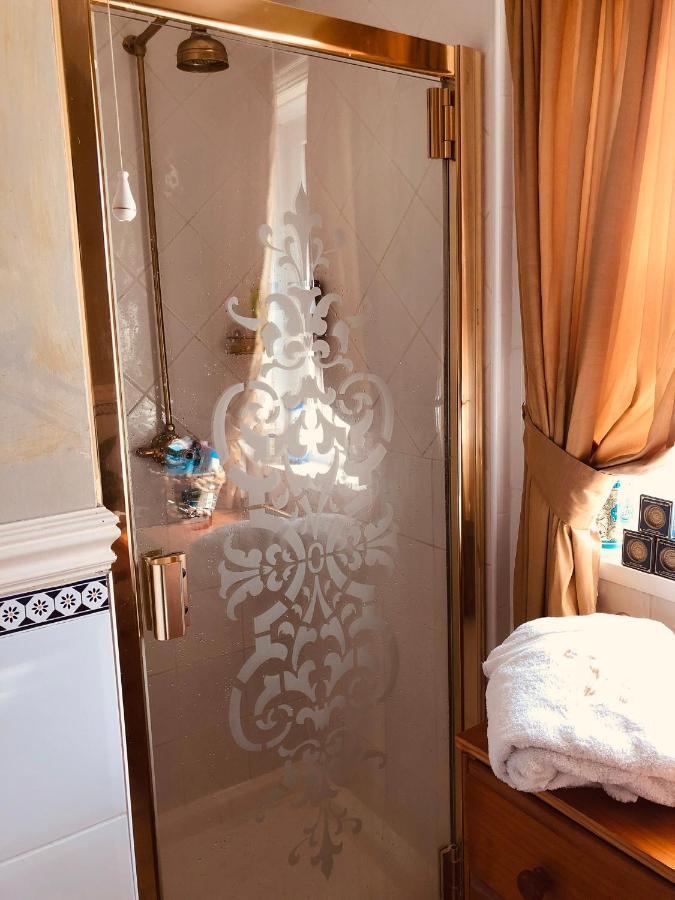 Wynberg House Bed & Breakfast Суонзи Екстериор снимка