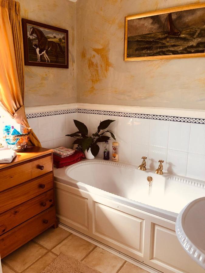 Wynberg House Bed & Breakfast Суонзи Екстериор снимка